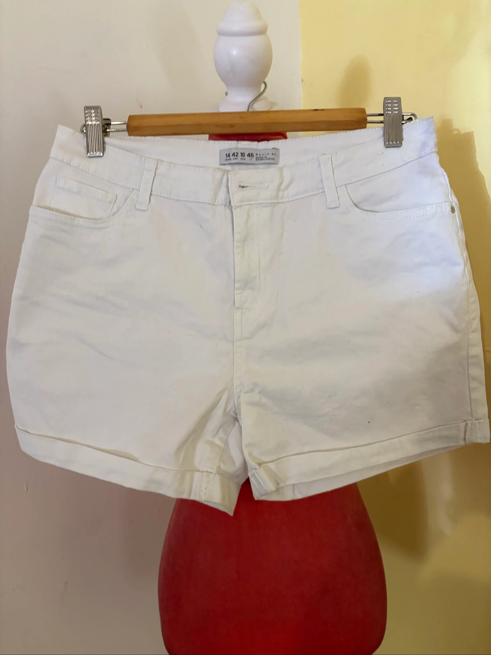 Shorts Branco Denim bainha Dobrada 